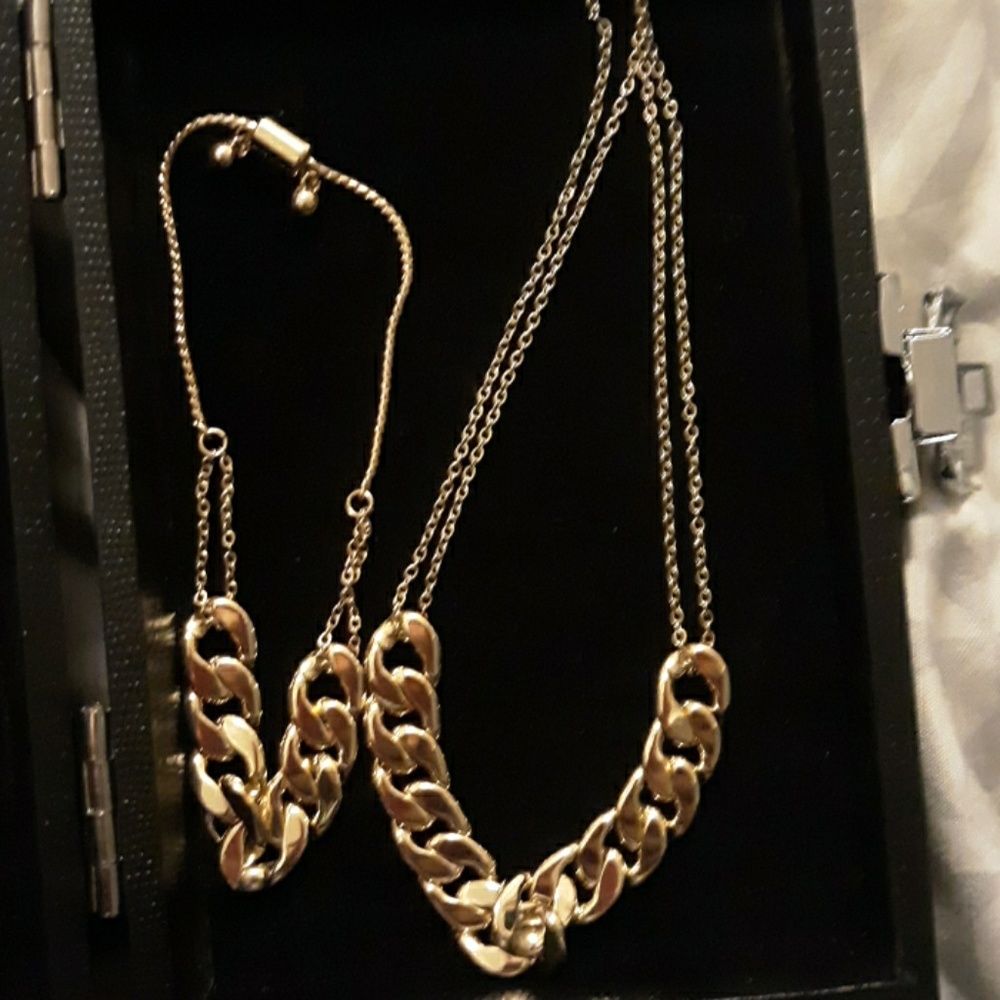 Bracelet and necklace set!